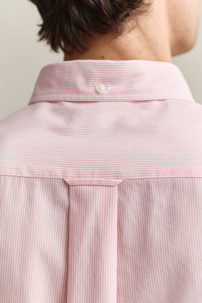 Klassisk poplinskjorta med mellanbreda r&auml;nder