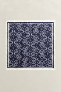 Sidensjal med monogram