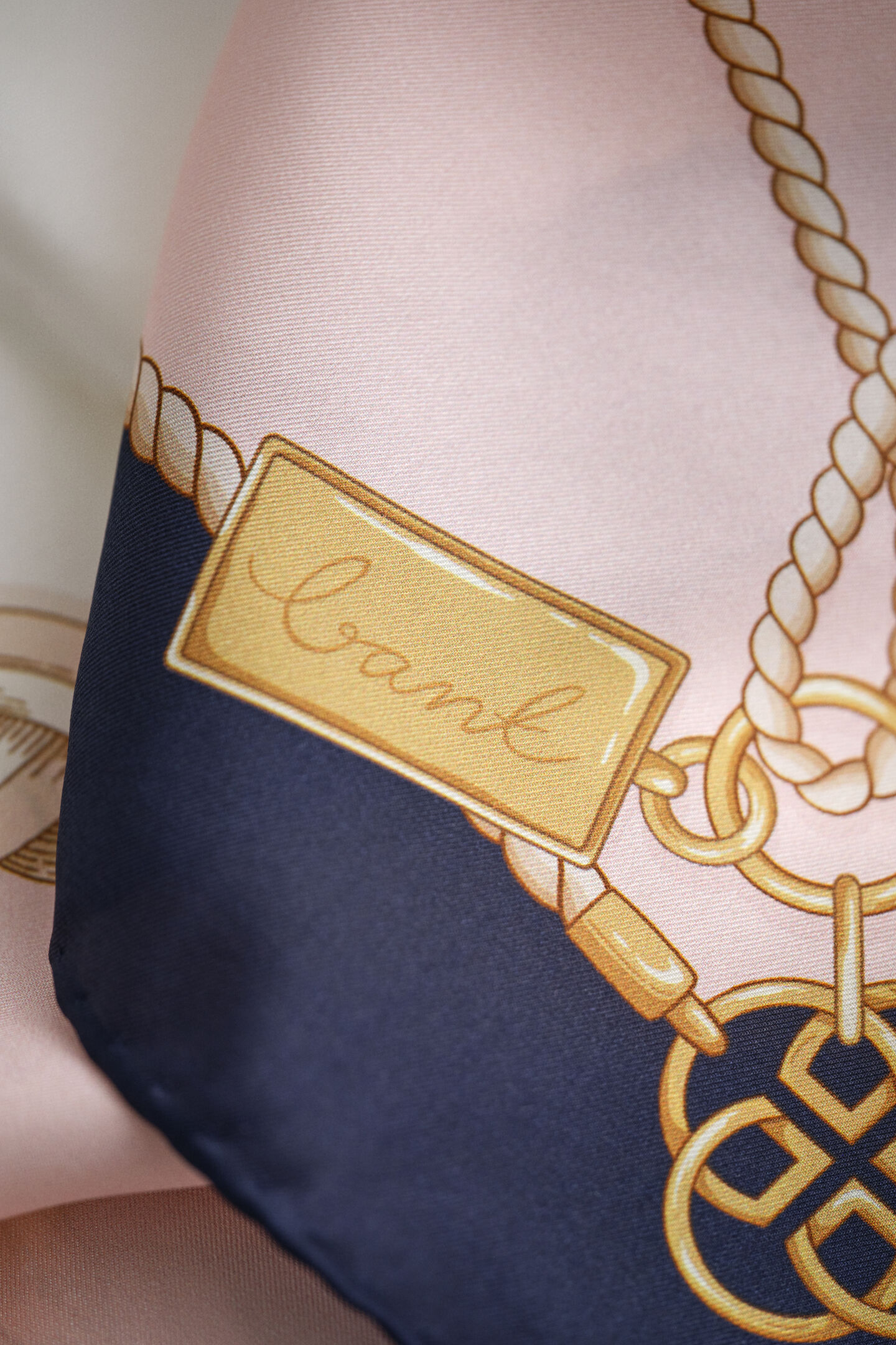 Kedjem&ouml;nstrad sidensjal