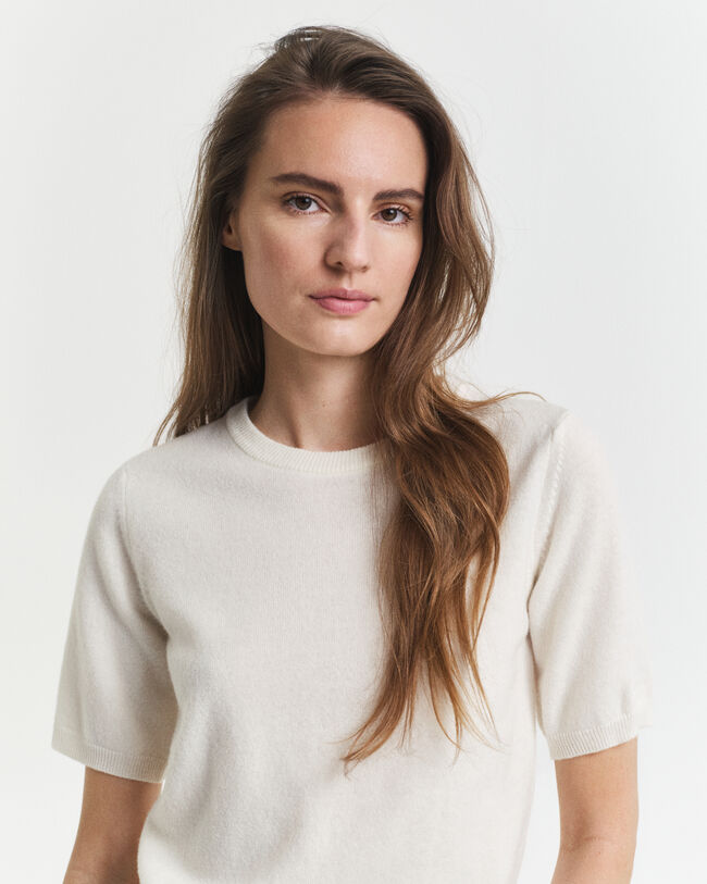 Kort&auml;rmad tr&ouml;ja med rund halsringning i superfin lammull