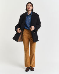 Jeans i manchester med utst&auml;llda ben