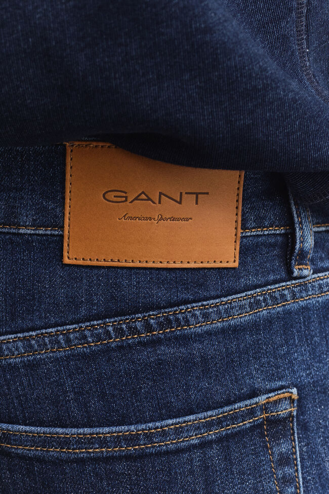 Slim fit jeans i stilren tv&auml;tt