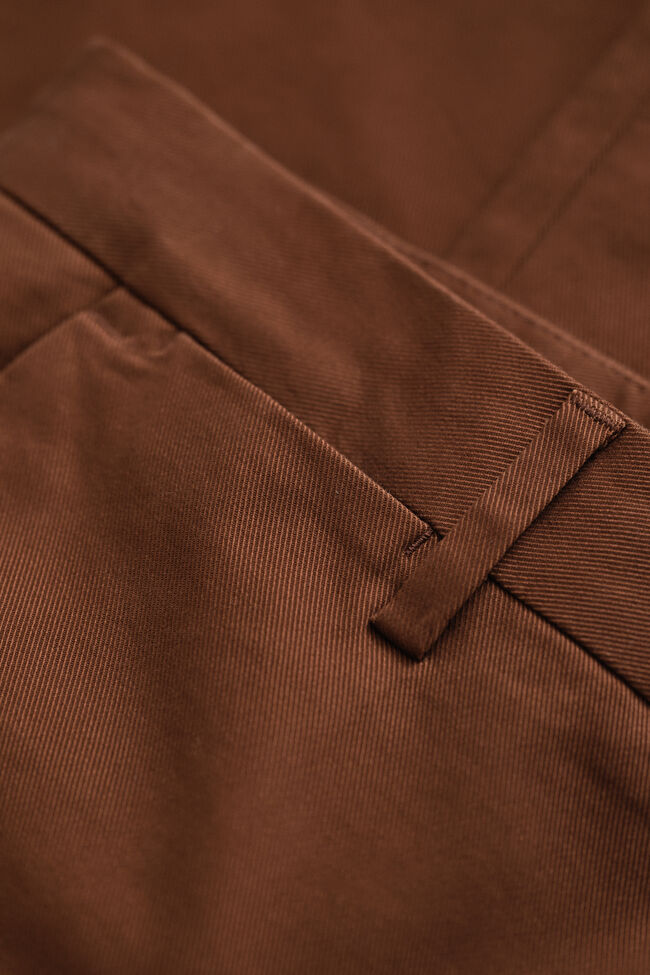 Eleganta chinos med regular fit