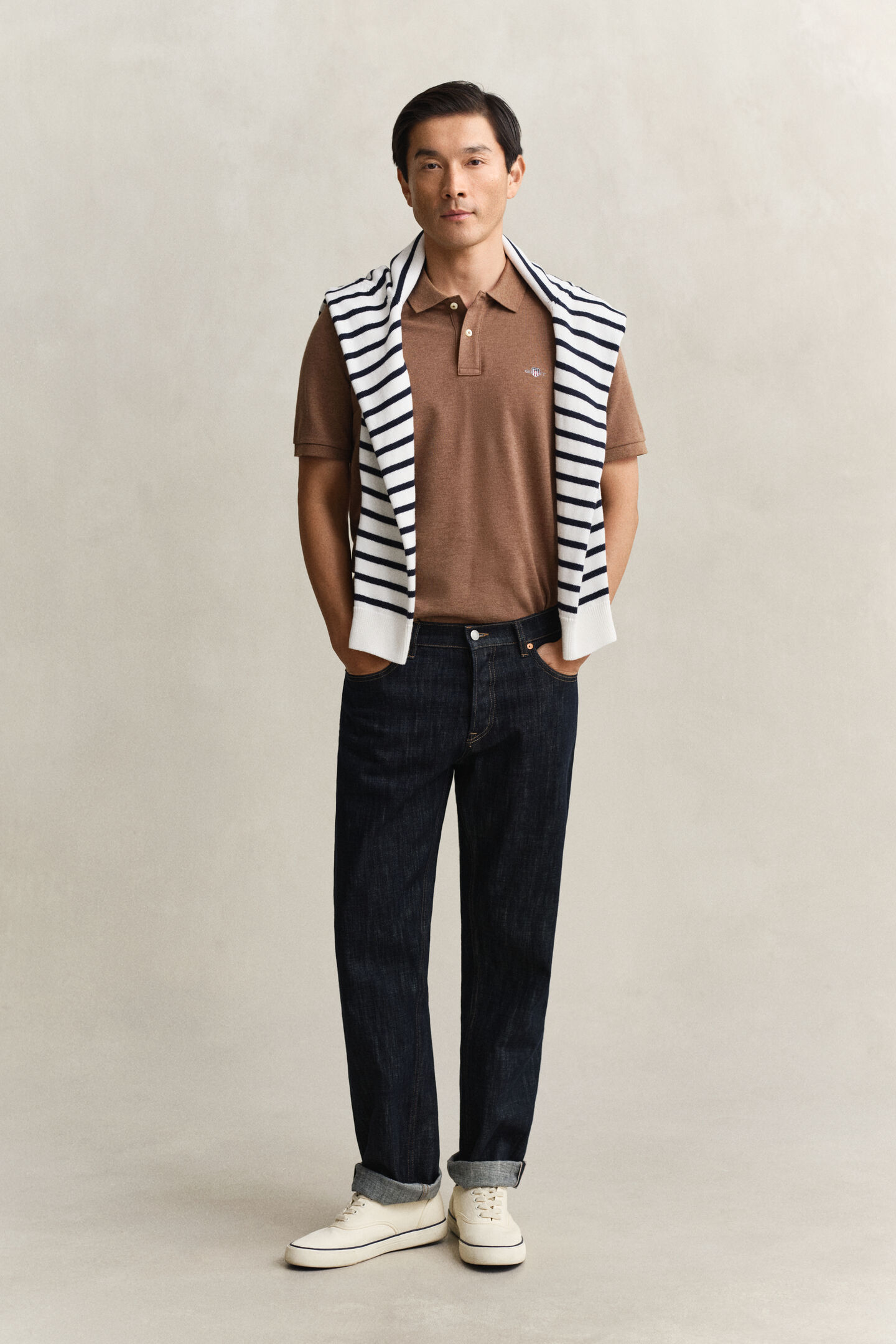 Regular Fit pik&eacute;tr&ouml;ja