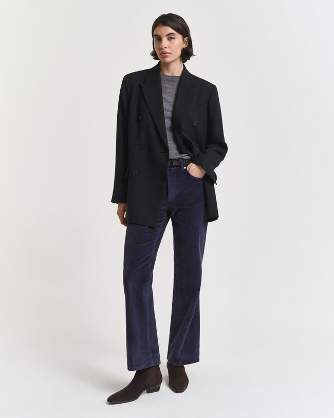 Jeans i manchester med utst&auml;llda ben