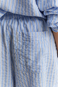 Randiga shorts i b&auml;ckeb&ouml;lja