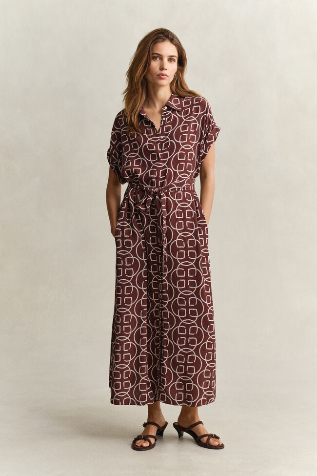 Kl&auml;nning med holk&auml;rm och monogram