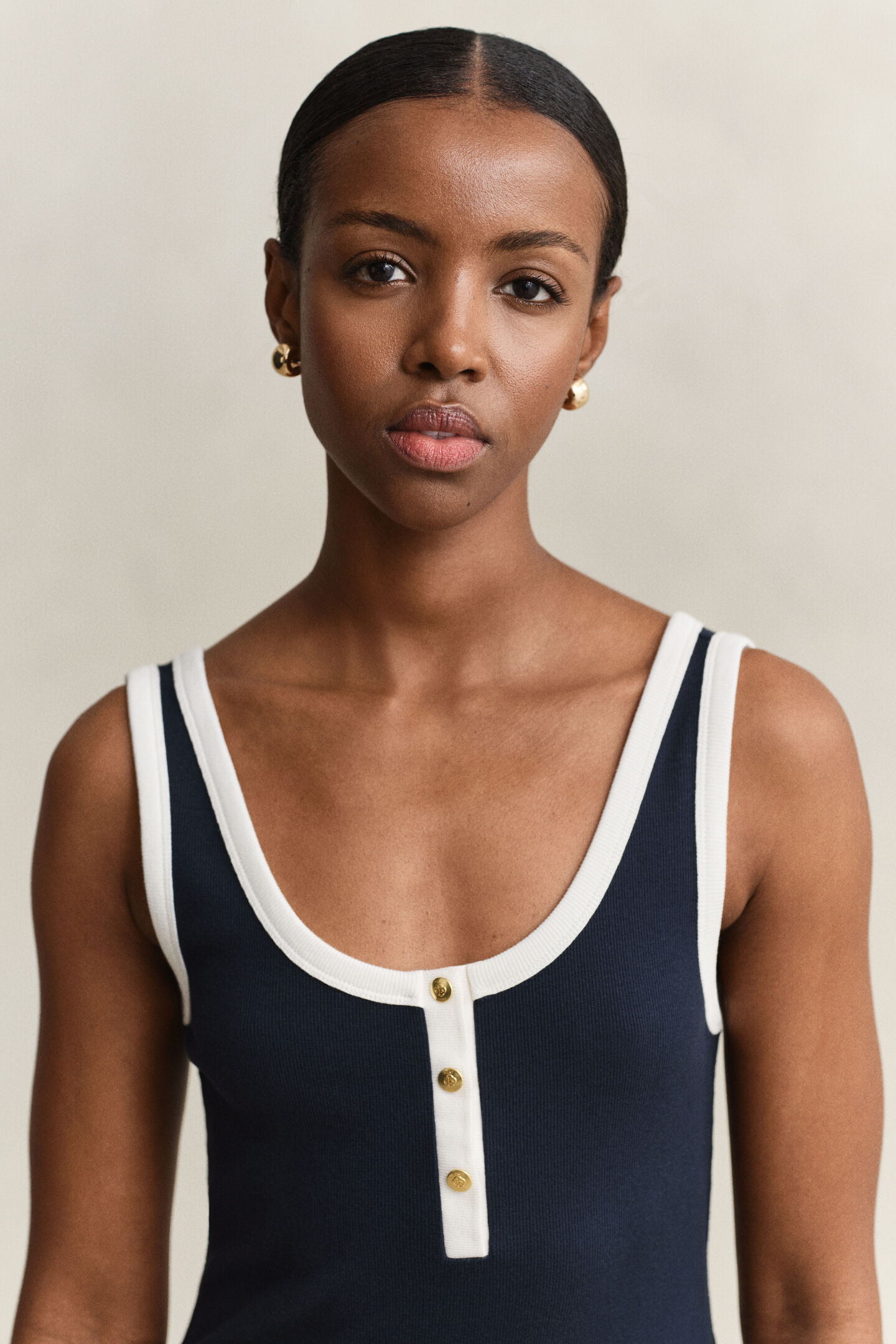 Ribbstickad kl&auml;nning