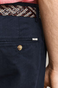 Klassiska chinos med slim fit