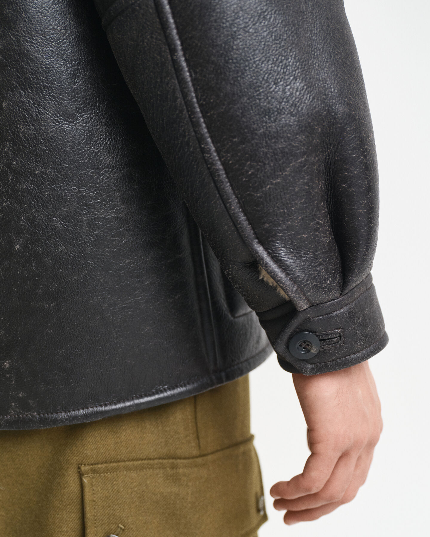 Shearlingjacka i l&auml;der