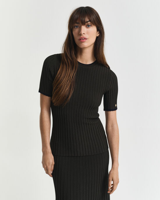 Kort&auml;rmad kontrastf&auml;rgad ribbstickad tr&ouml;ja