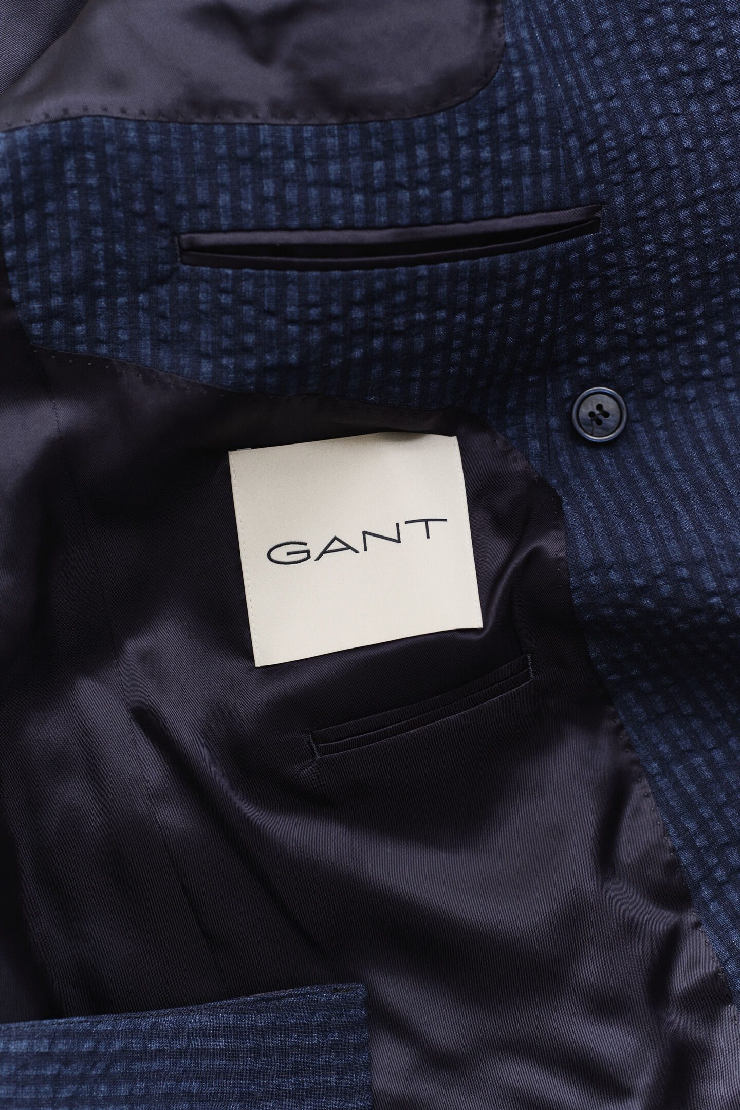 Indigof&auml;rgad kavaj i b&auml;ckeb&ouml;lja