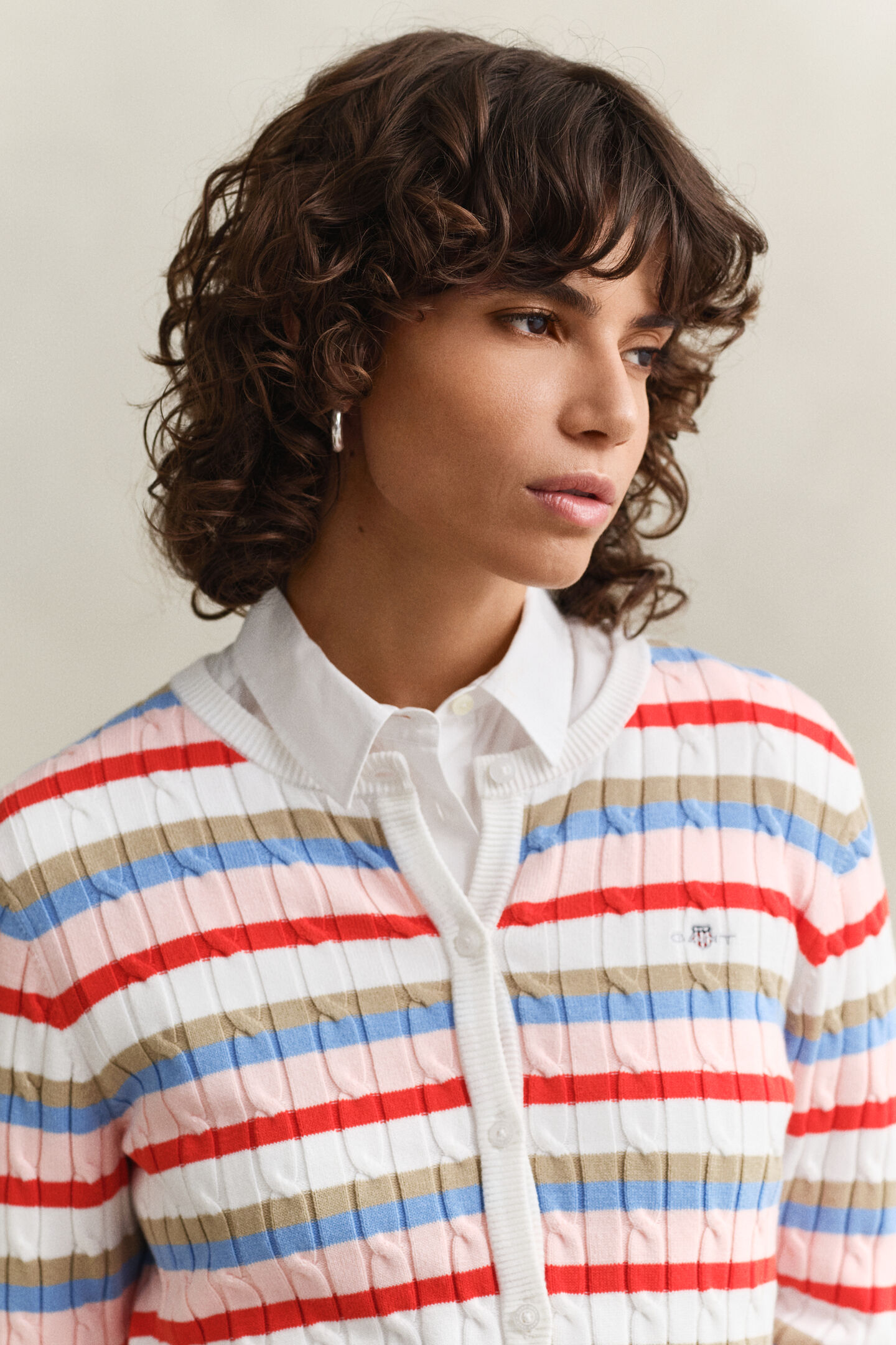 Randig kabelstickad kofta