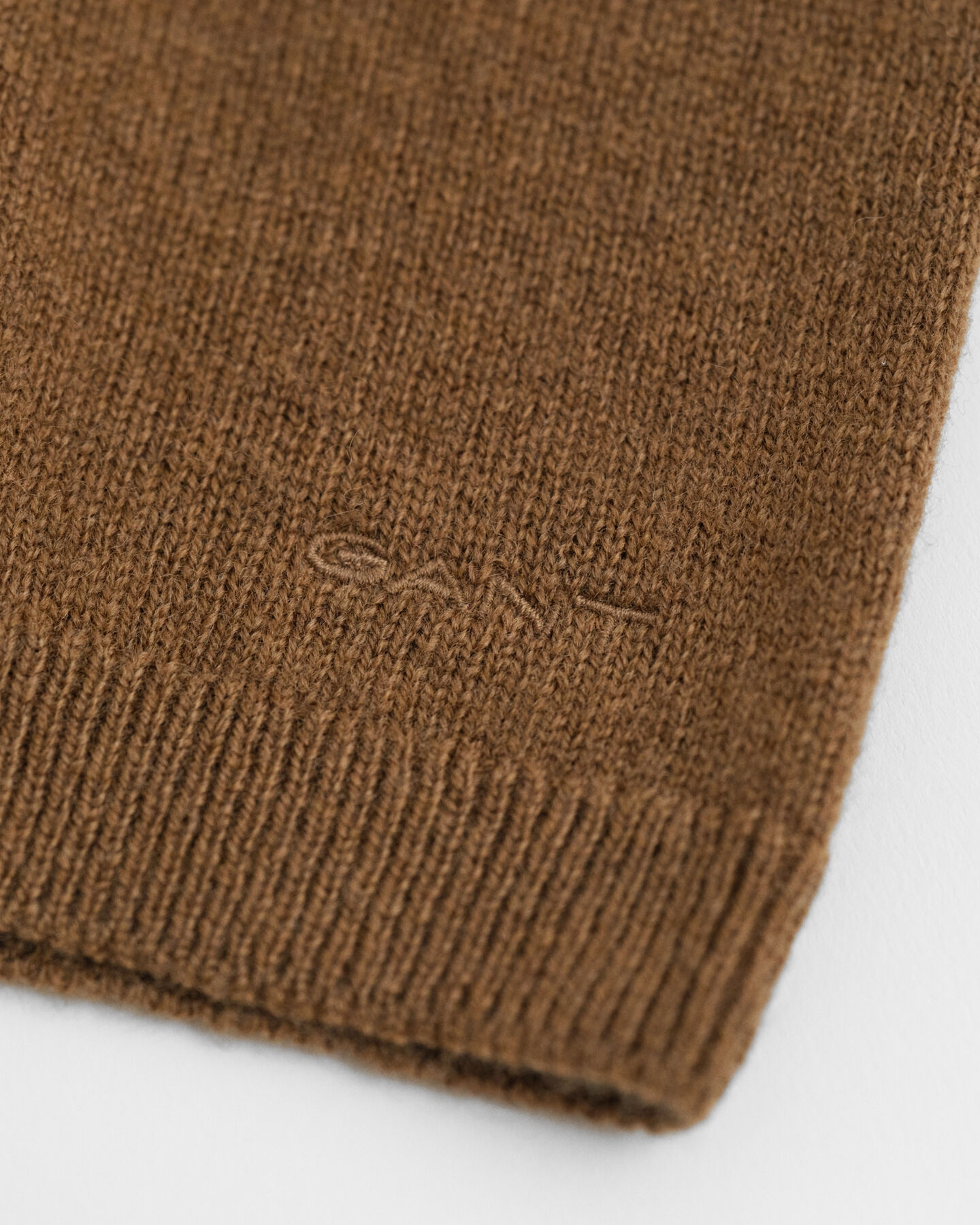 Kort&auml;rmad tr&ouml;ja med rund halsringning i superfin lammull