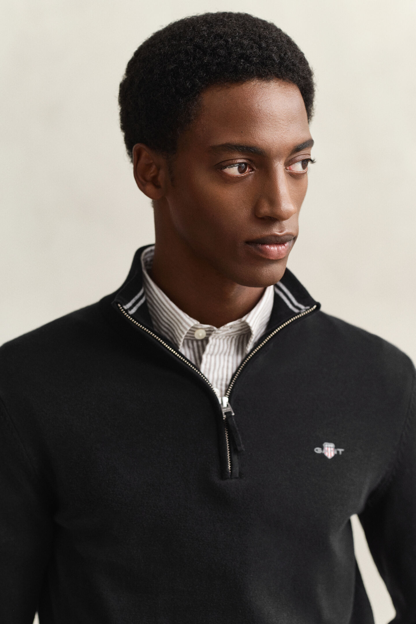 Klassisk bomullstr&ouml;ja med dragkedja vid hals&ouml;ppningen