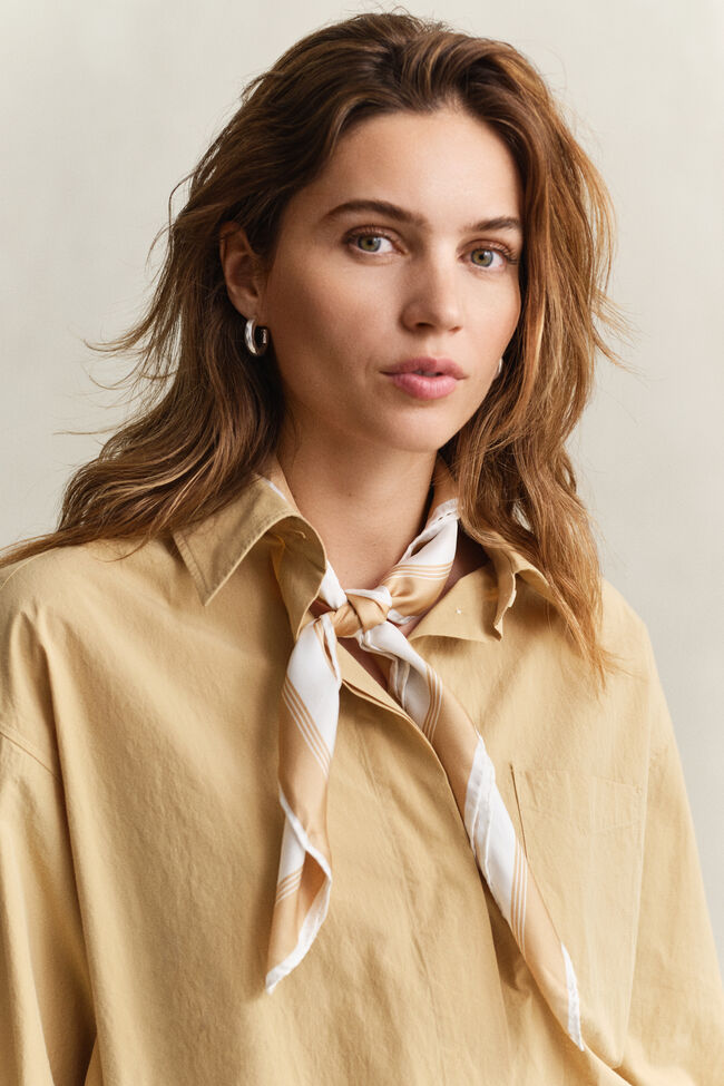 Sidensjal med monogram