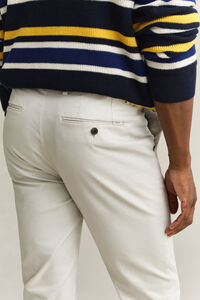 Eleganta chinos med slim fit