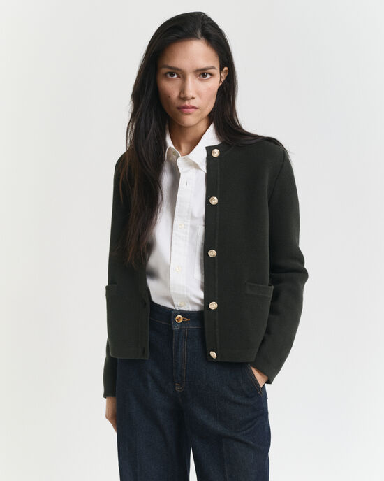 Kontrastf&auml;rgad stickad kofta