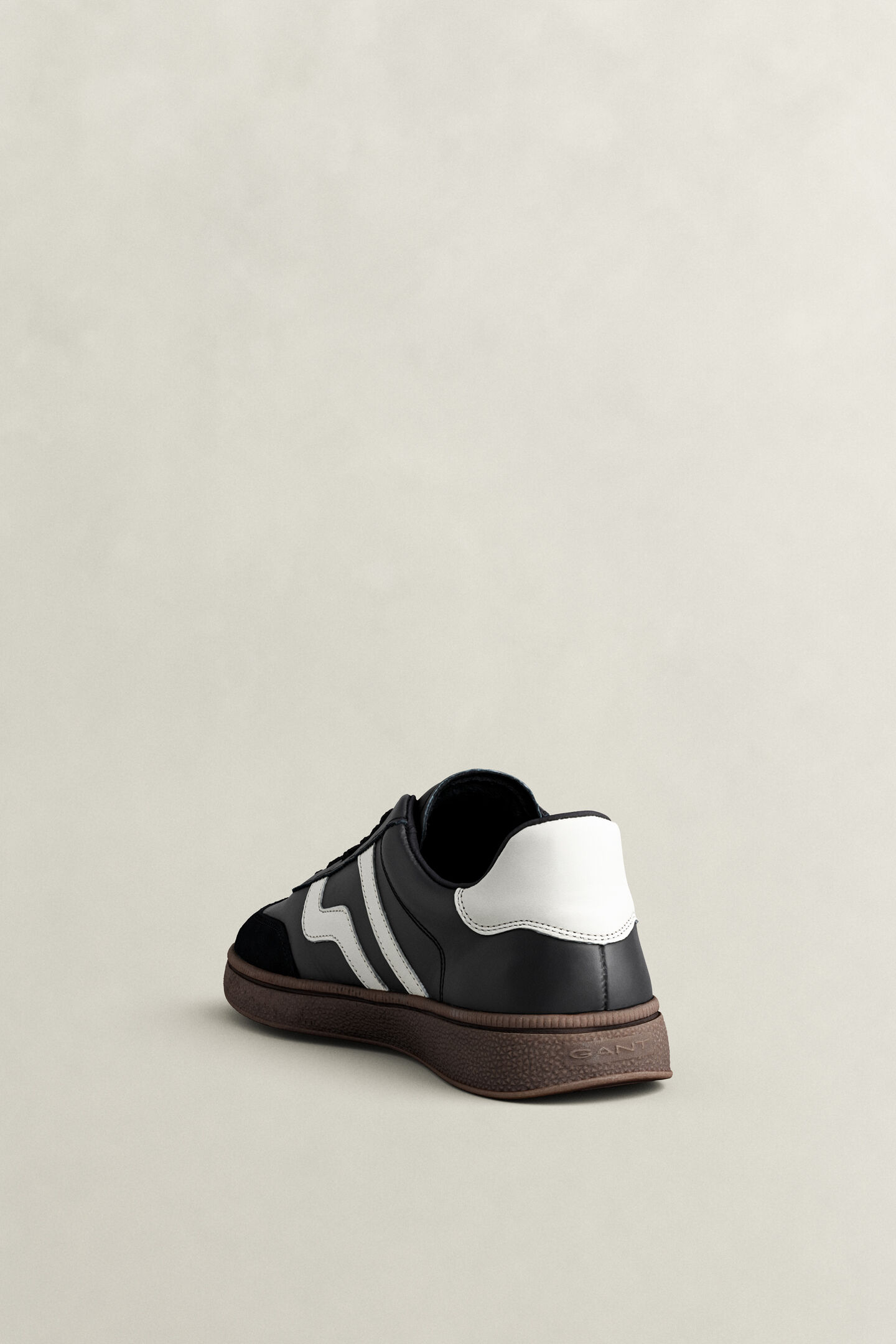 Cuzmo sneakers i l&auml;der