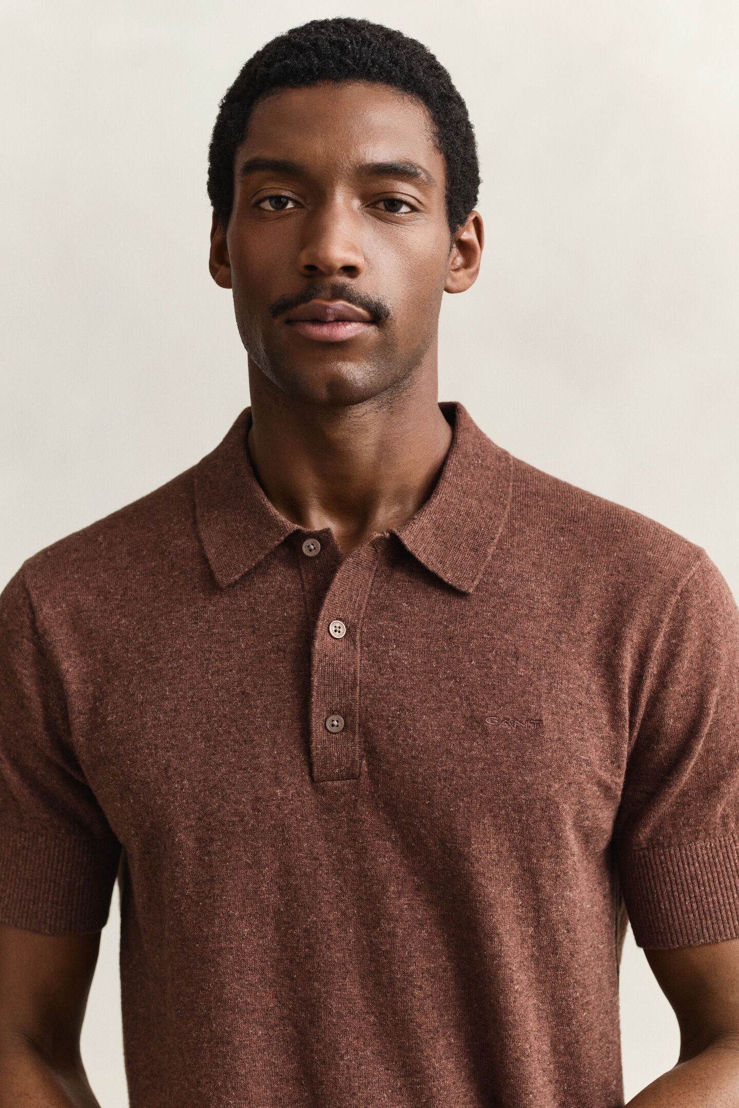 Kort&auml;rmad pik&eacute;tr&ouml;ja i grovspunnen bomullsblandning