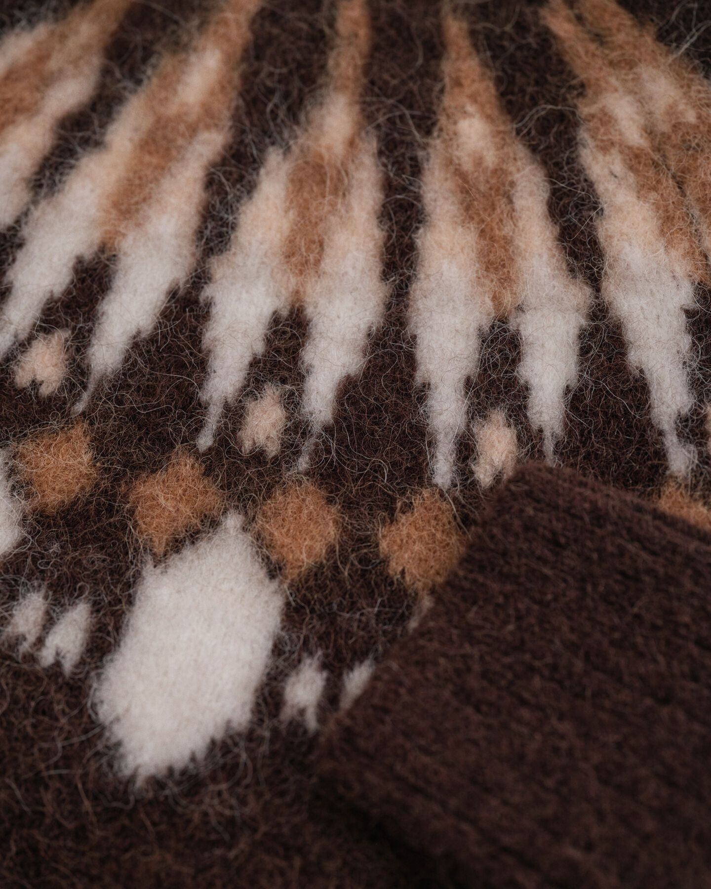 Rundhalsad Fair Isle-tr&ouml;ja i alpackablandning