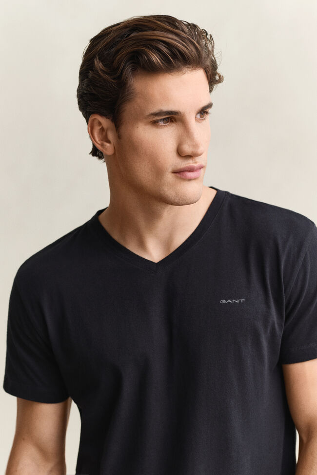 Tv&aring;pack V-ringade T-shirtar