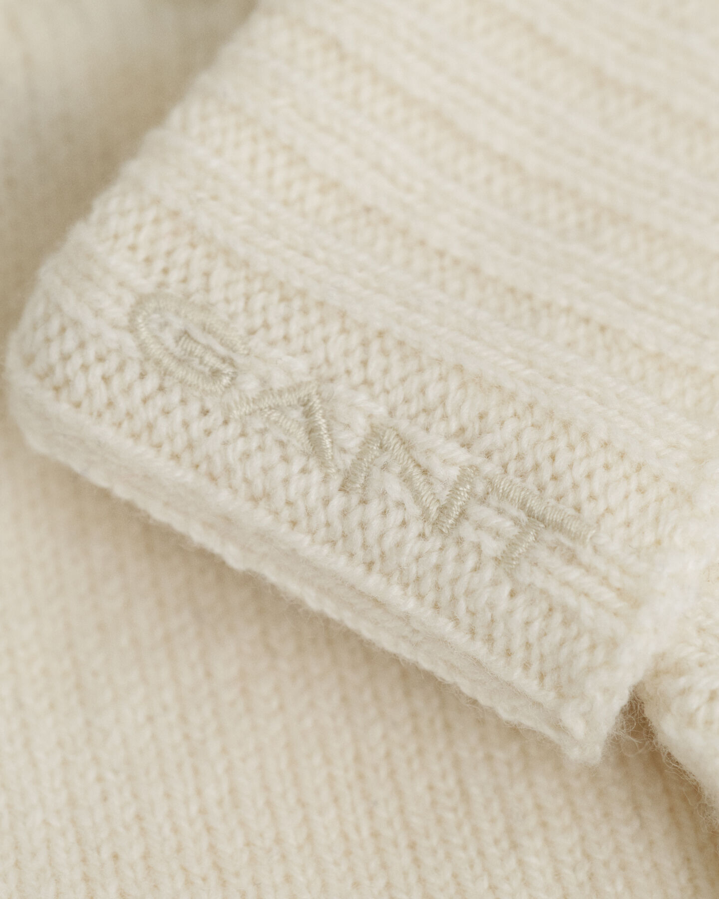 Handskar i ull med fl&auml;tm&ouml;nster