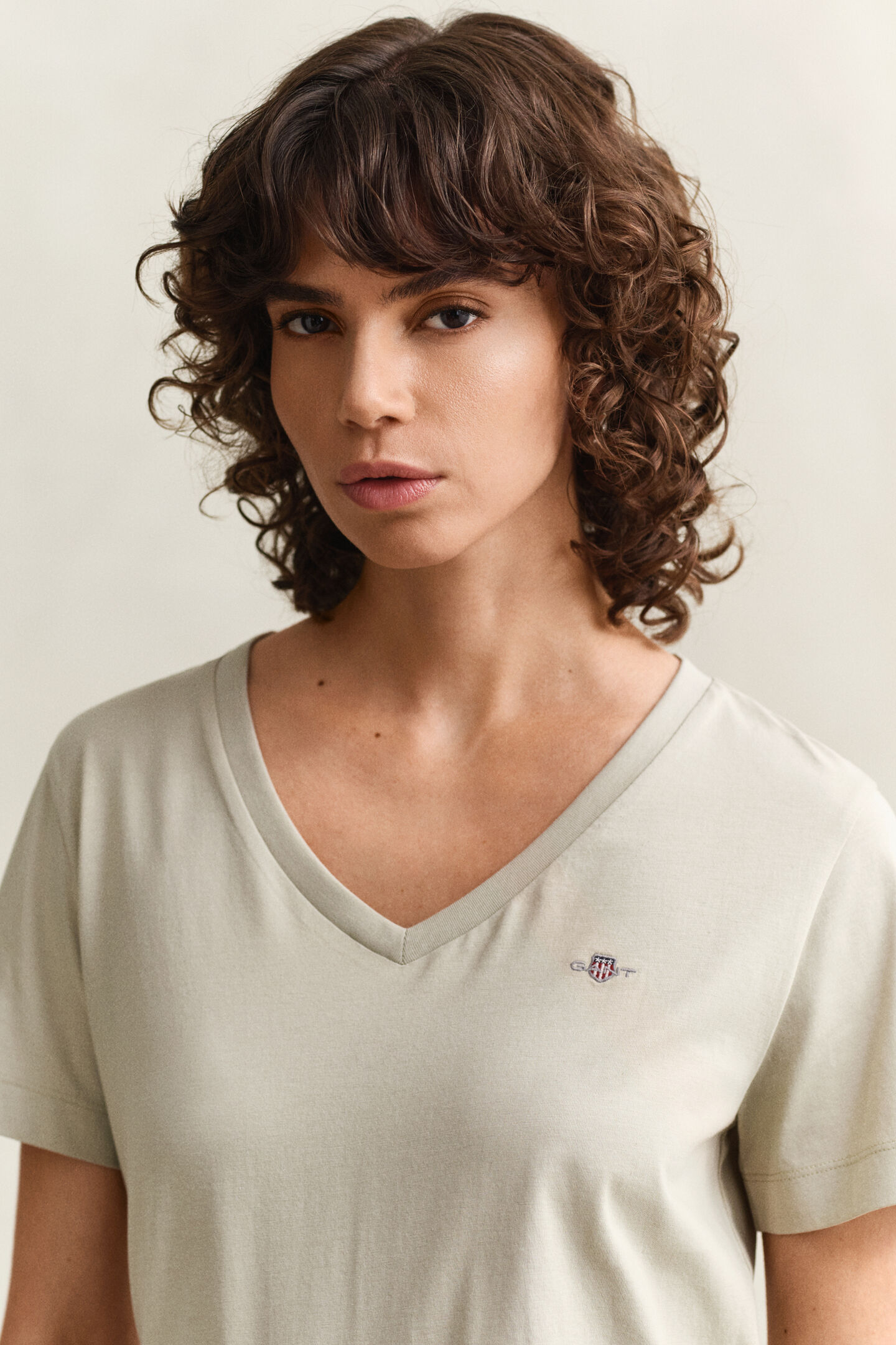 Shield V-ringad T-shirt