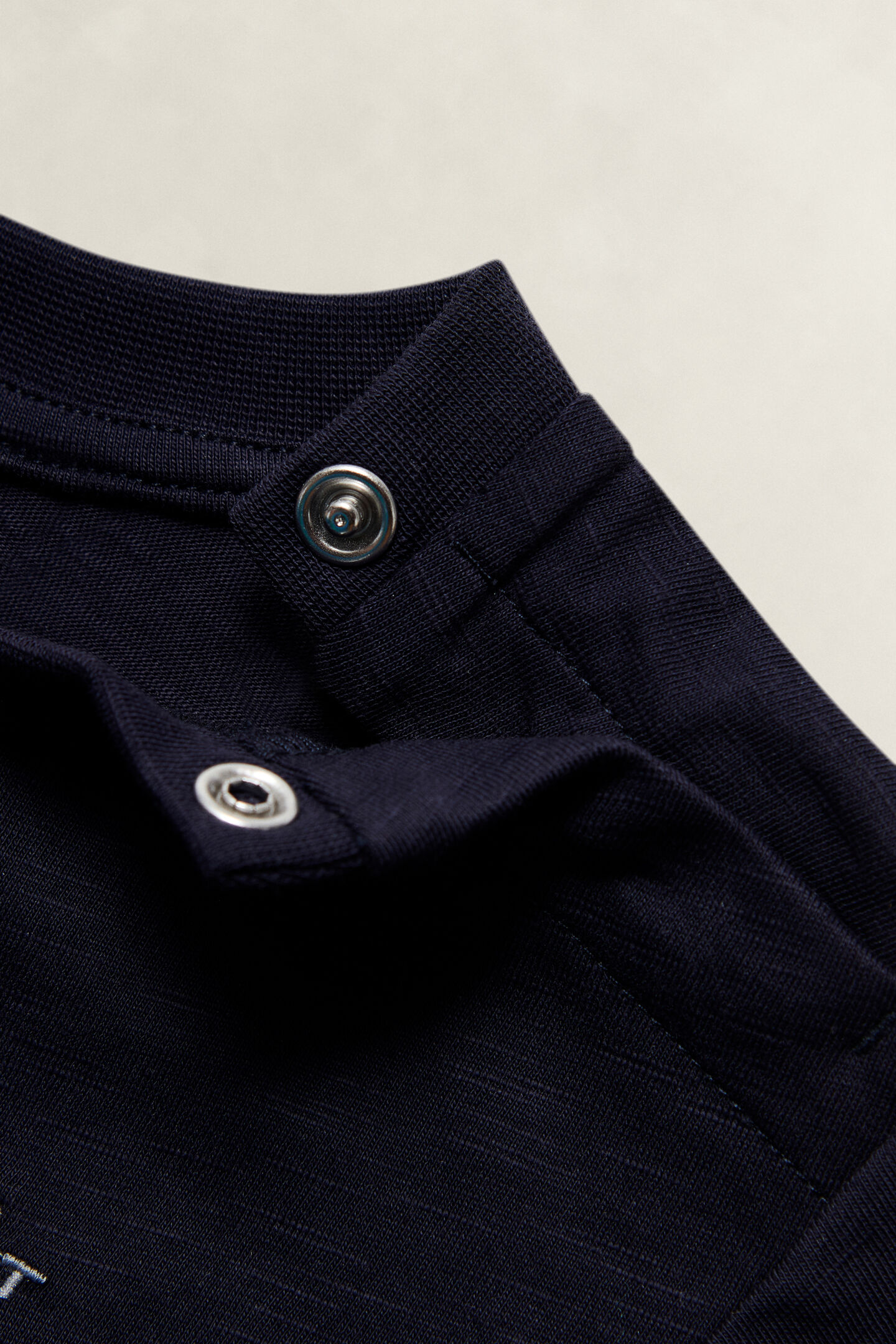 Girls T-shirt med sk&ouml;ldemblem