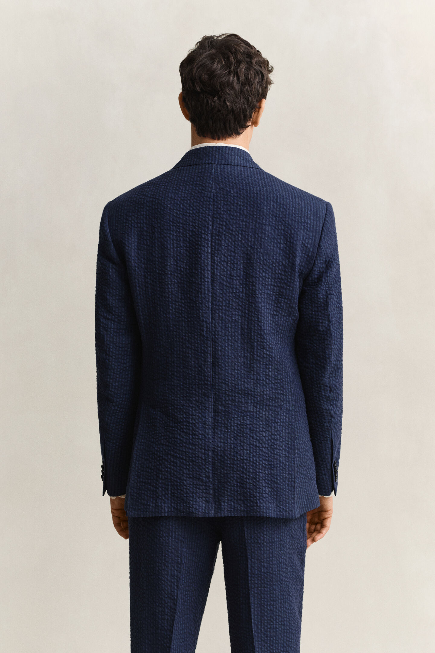 Indigof&auml;rgad kavaj i b&auml;ckeb&ouml;lja