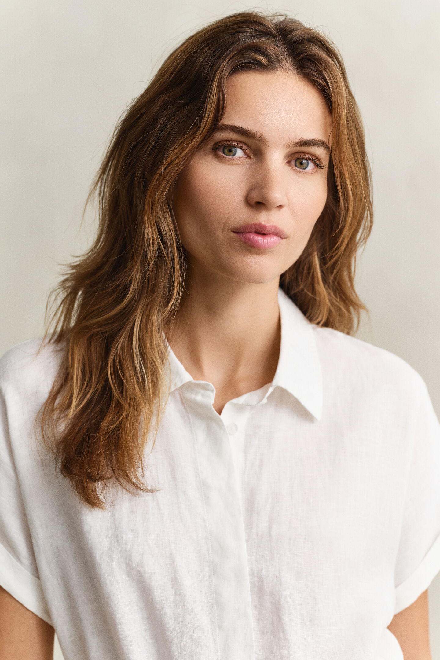 Skjortkl&auml;nning i linne med holk&auml;rm