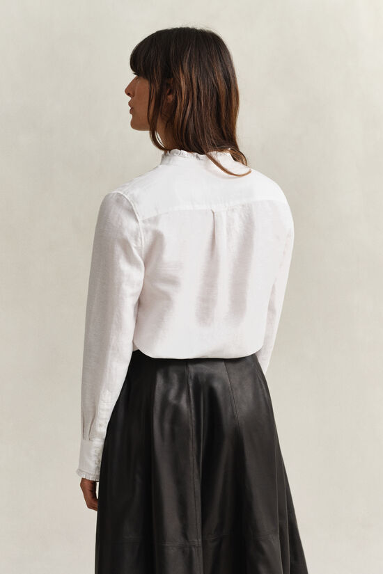 Blus i linneblandning med volang