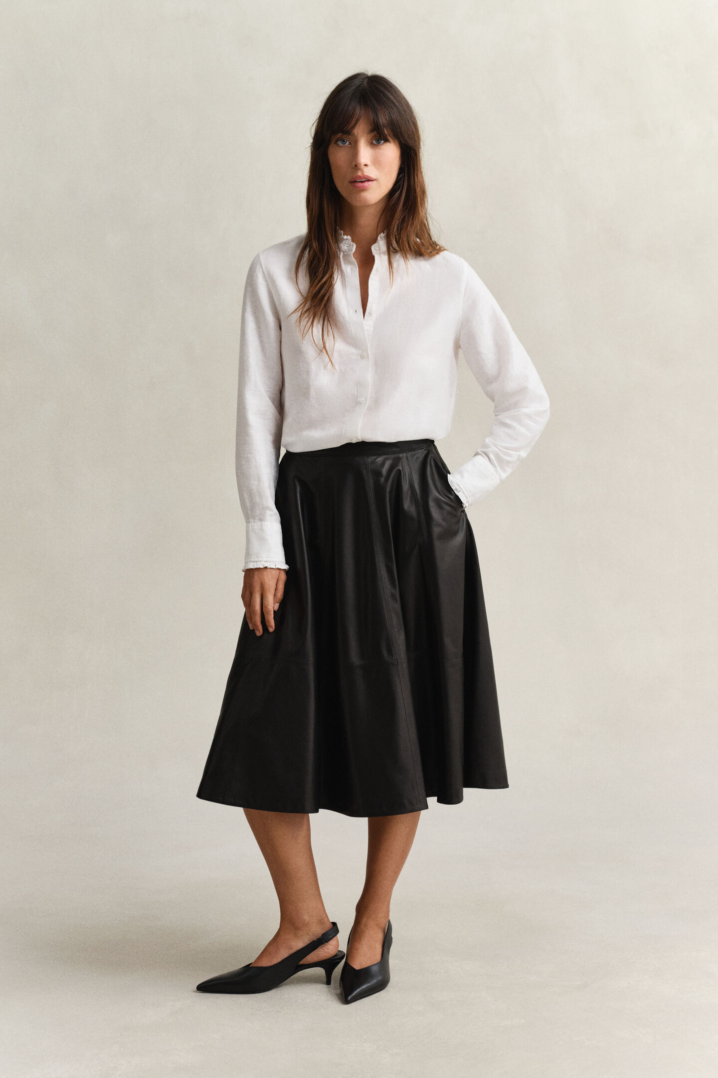 Blus i linneblandning med volang