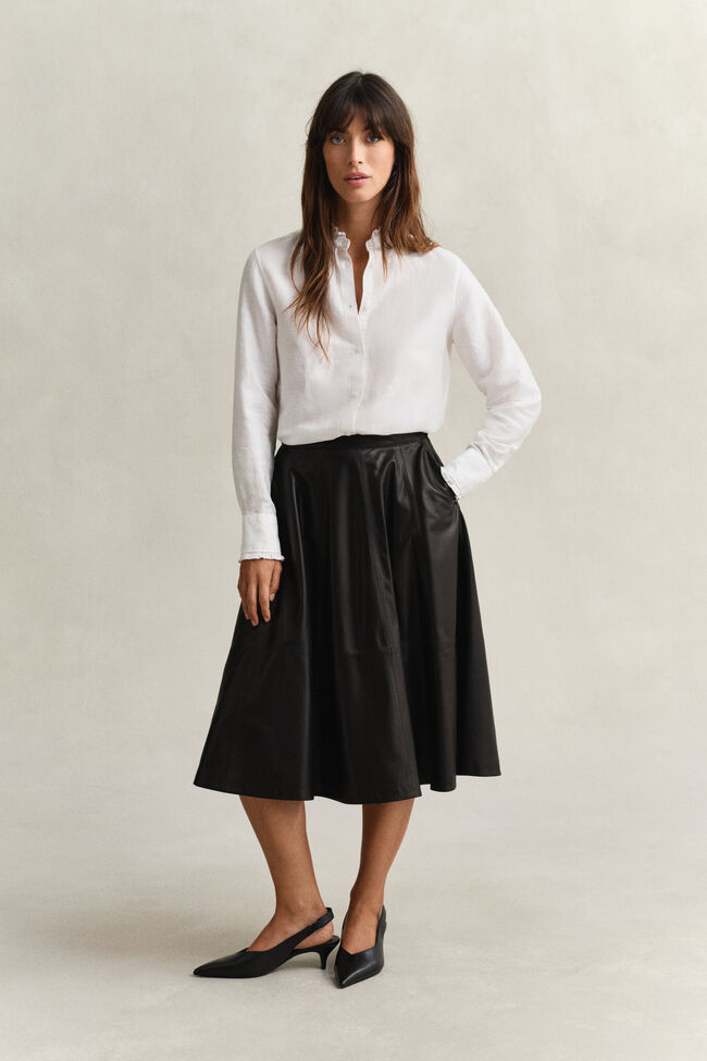 Blus i linneblandning med volang