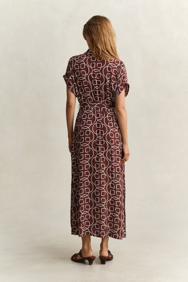 Kl&auml;nning med holk&auml;rm och monogram