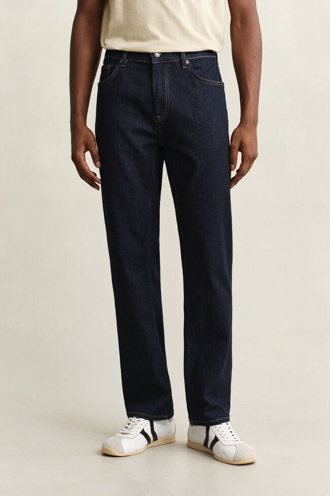 Regular fit jeans i stilren tv&auml;tt