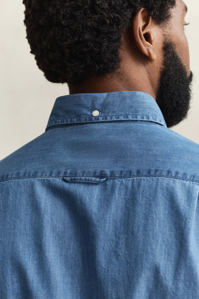 Slim fit indigof&auml;rgad skjorta