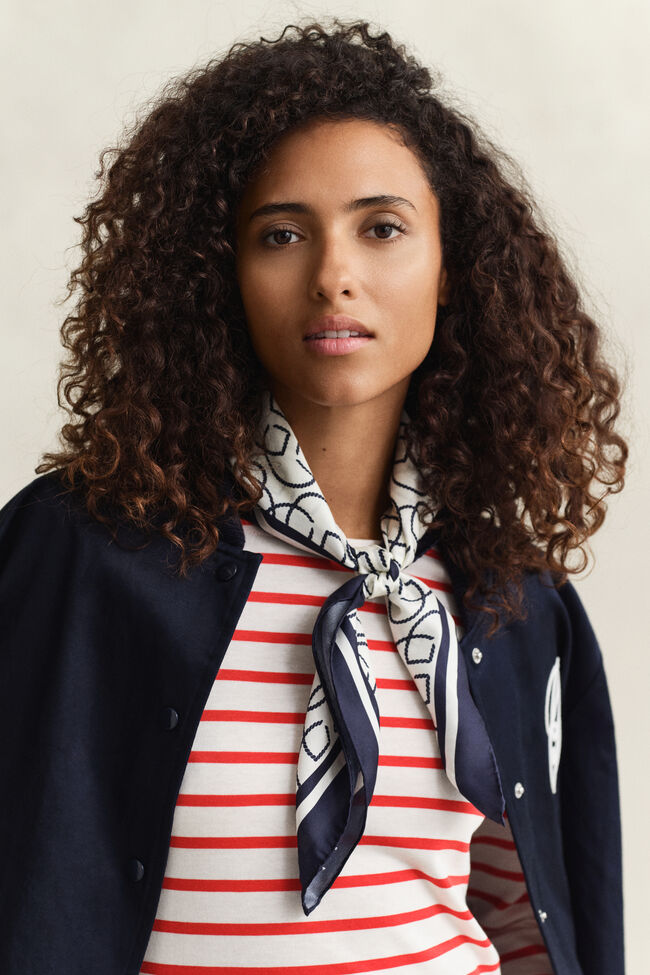 Sidensjal med monogram