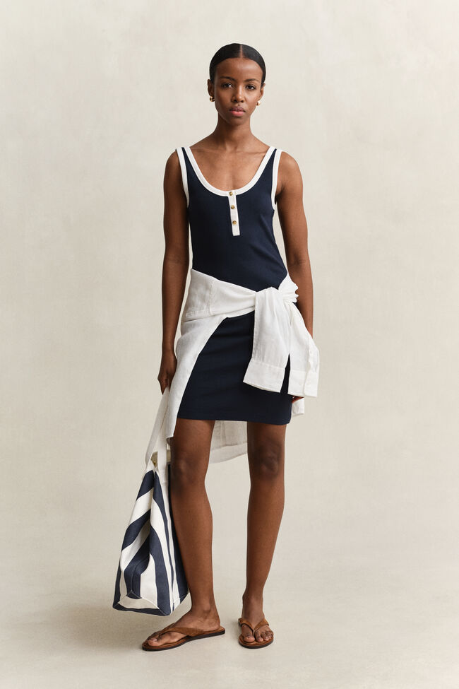 Ribbstickad kl&auml;nning