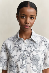 Blommig skjortkl&auml;nning i linne