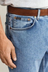 Regular fit jeans i stilren tv&auml;tt