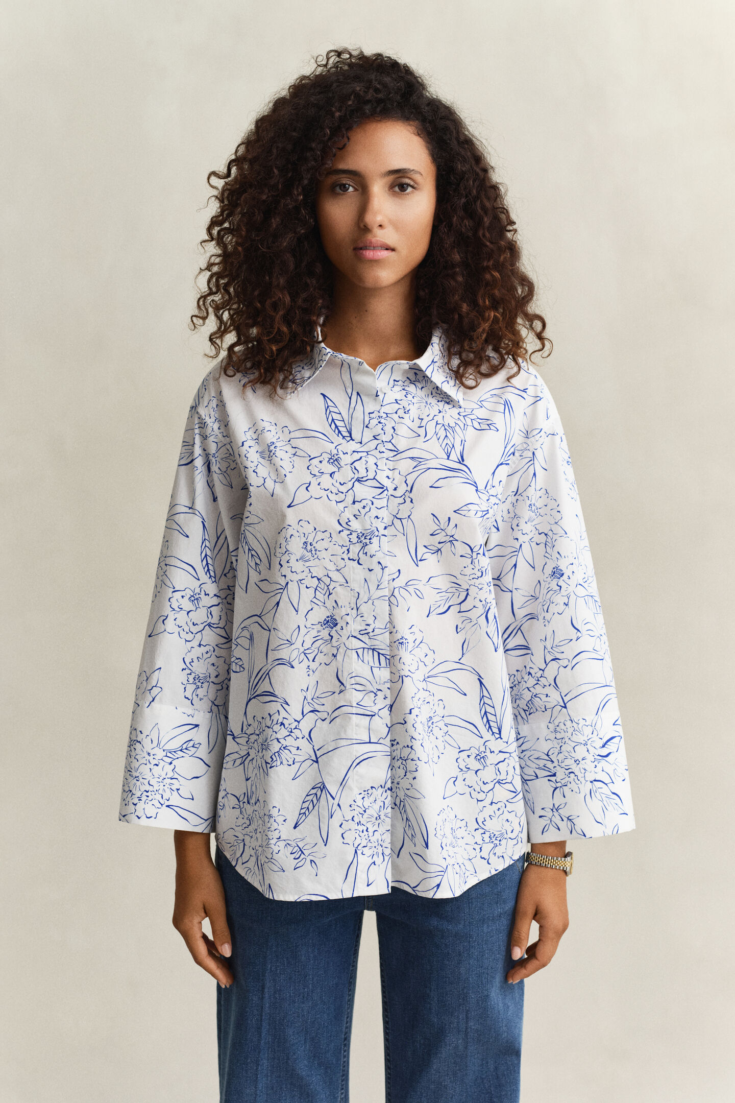 Blommig poplinskjorta