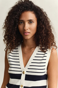 Randig stickad v&auml;st