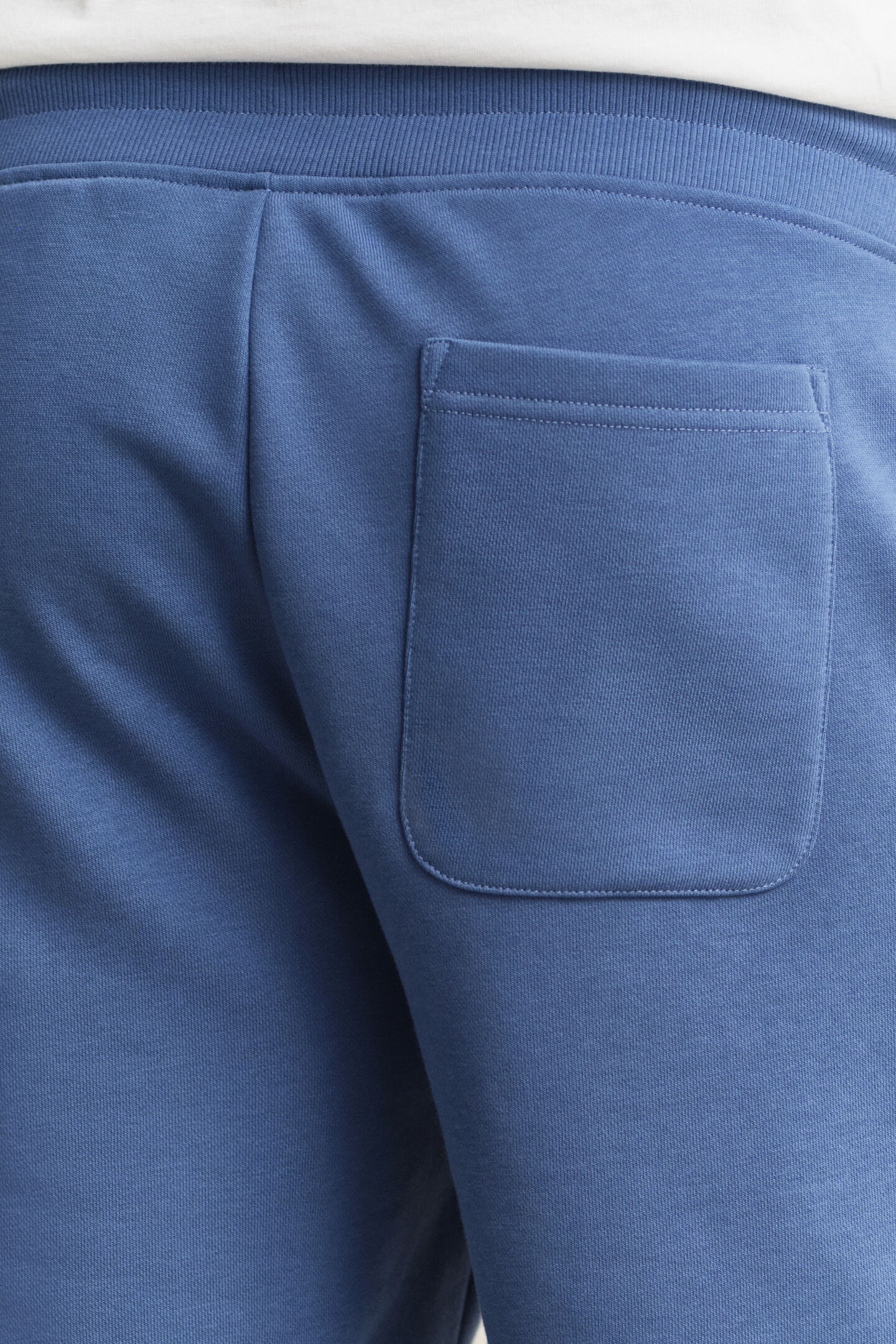 Sweatshorts med sk&ouml;ldemblem