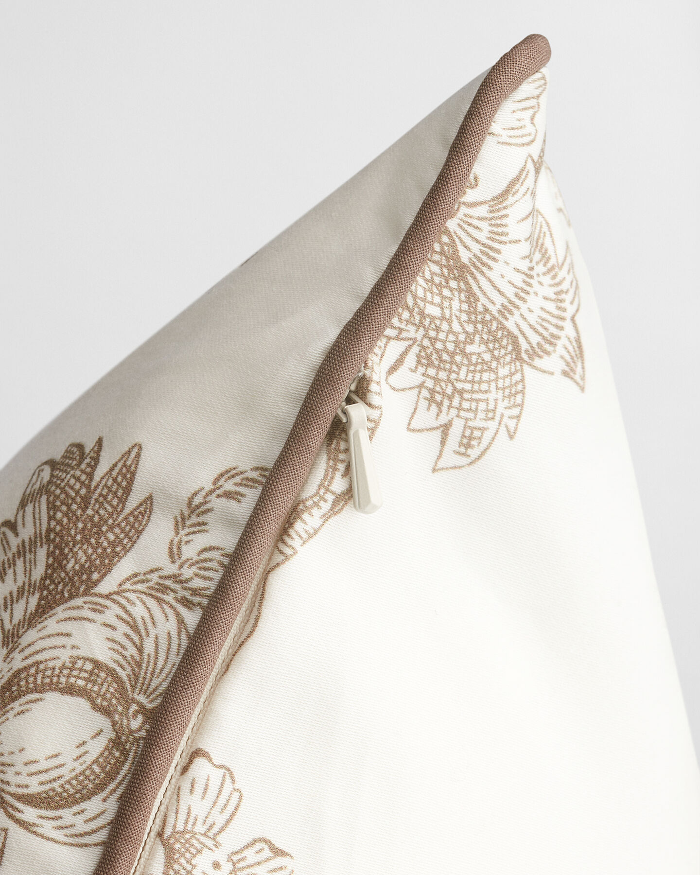 Tr&auml;dm&ouml;nstrat kuddfodral i satin