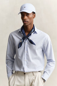 Sunfaded keps med sk&ouml;ldlogo