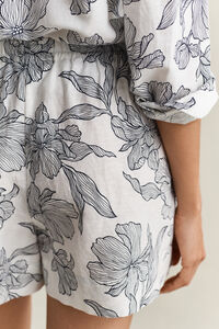 Blommiga linneshorts