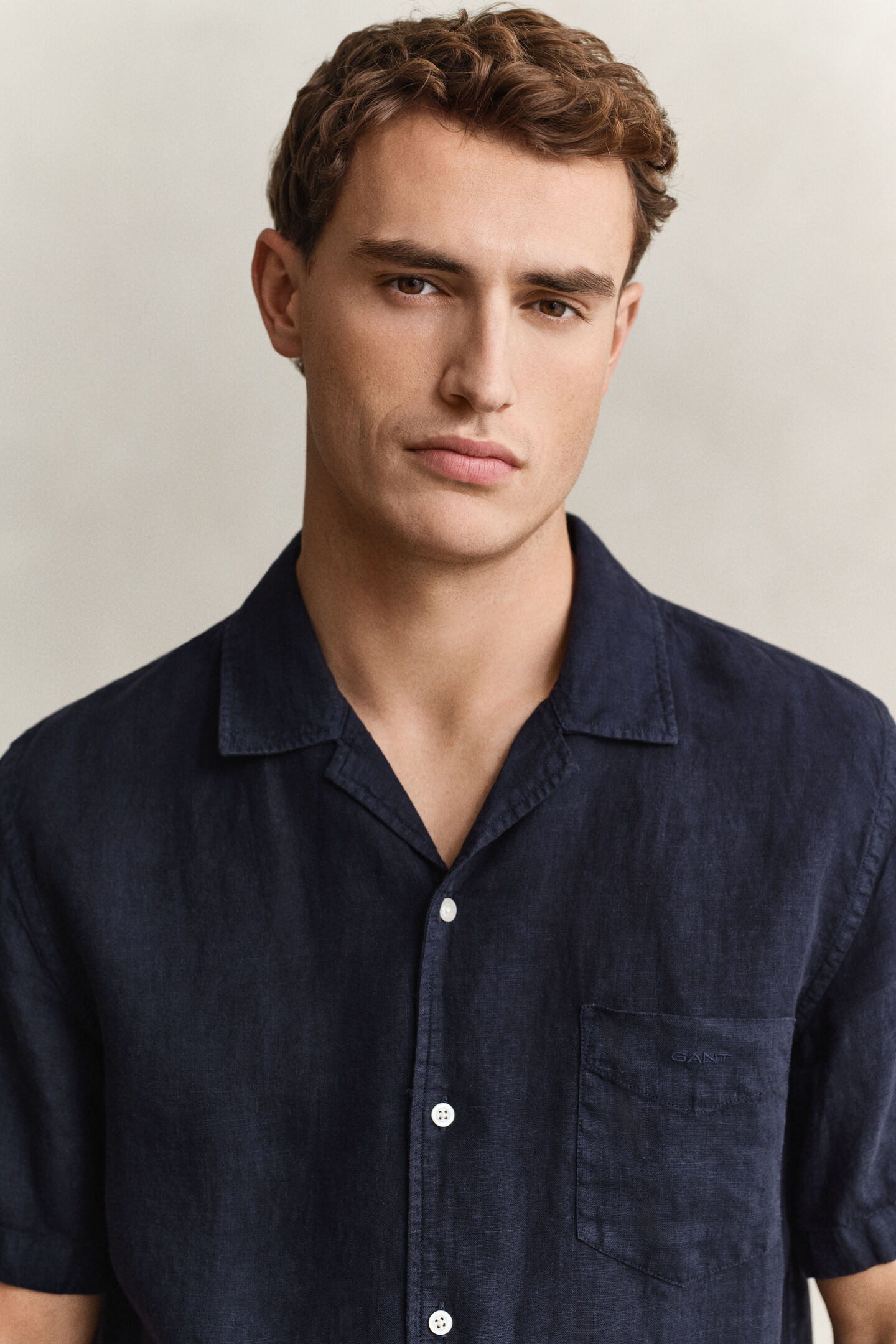 Kort&auml;rmad linneskjorta