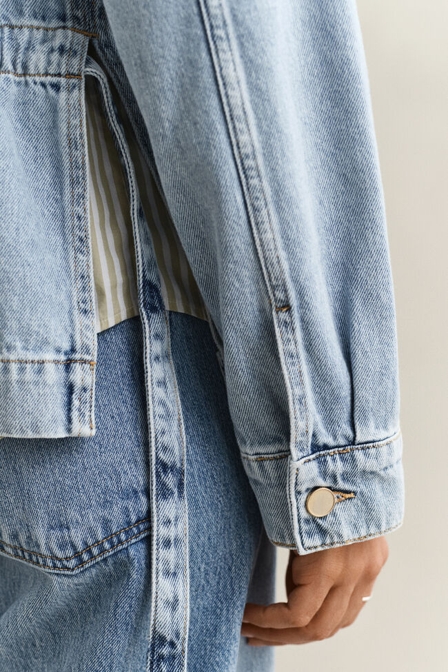 Denimjacka med b&auml;lte