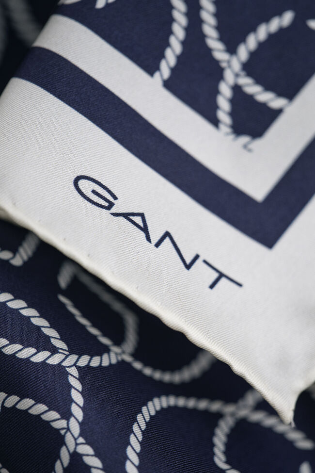 Sidensjal med monogram